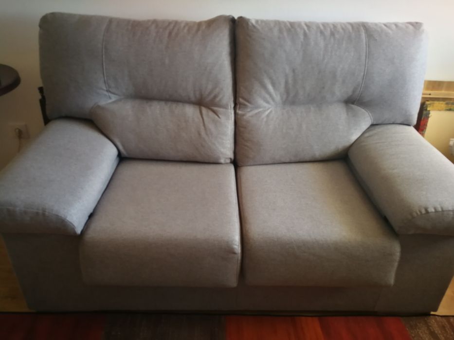 Sofa cinza claro 2 lugares