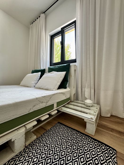 Cama e colchão de casal