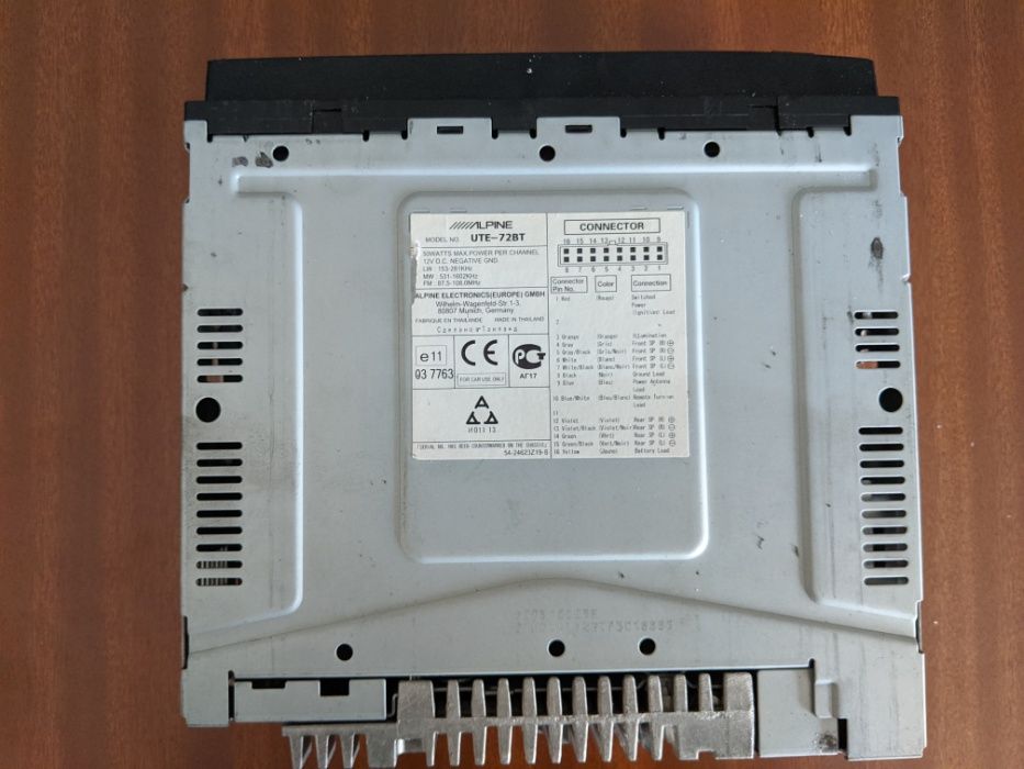 Rádio Alpine UTE-72BT.