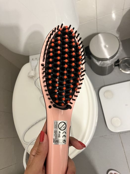Escova alisadora de cabelo