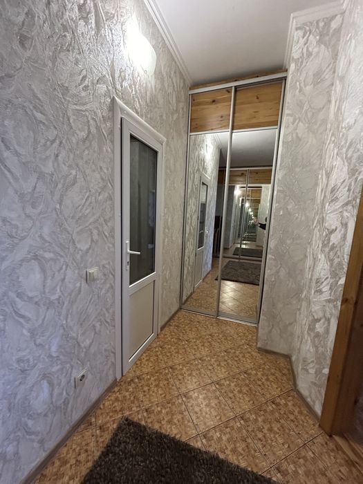 Здається тепла однокімнатна квартира ! метро Чернігівська!