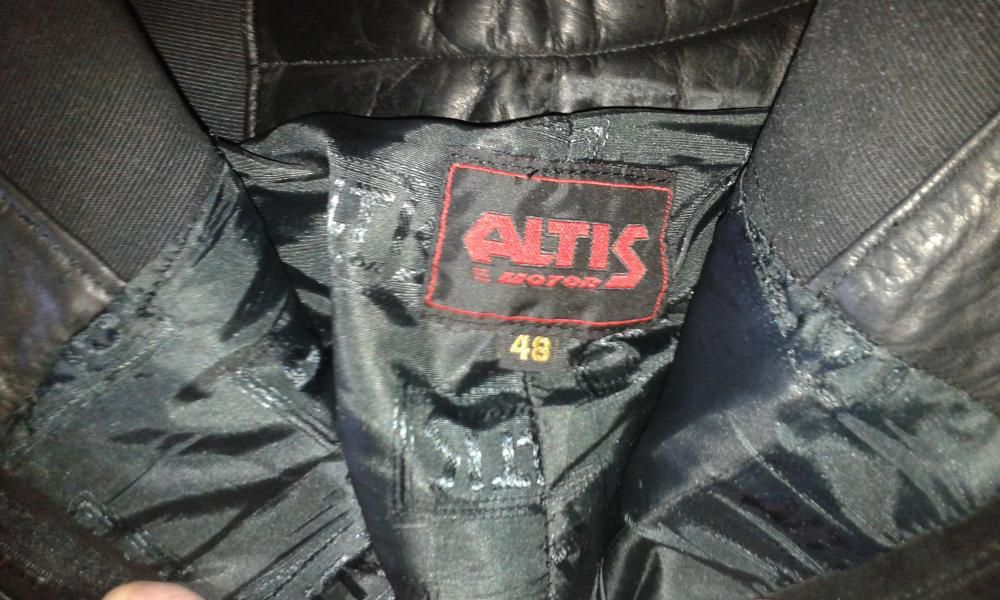 Fato de mota em couro da ALTIS para Senhora (nunca usado)