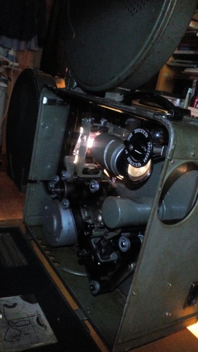 Кинопроектор 35мм полностью рабочий  1958г