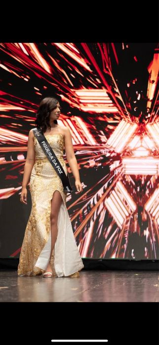 Vestido de gala renda dourada