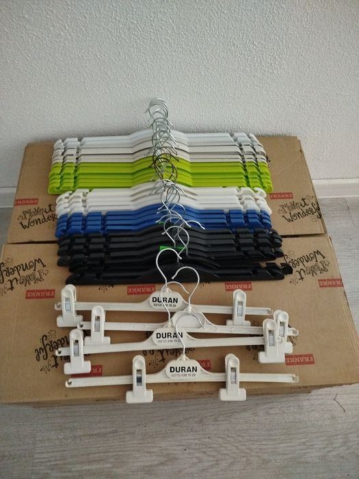 Вешалки,плечики б.у