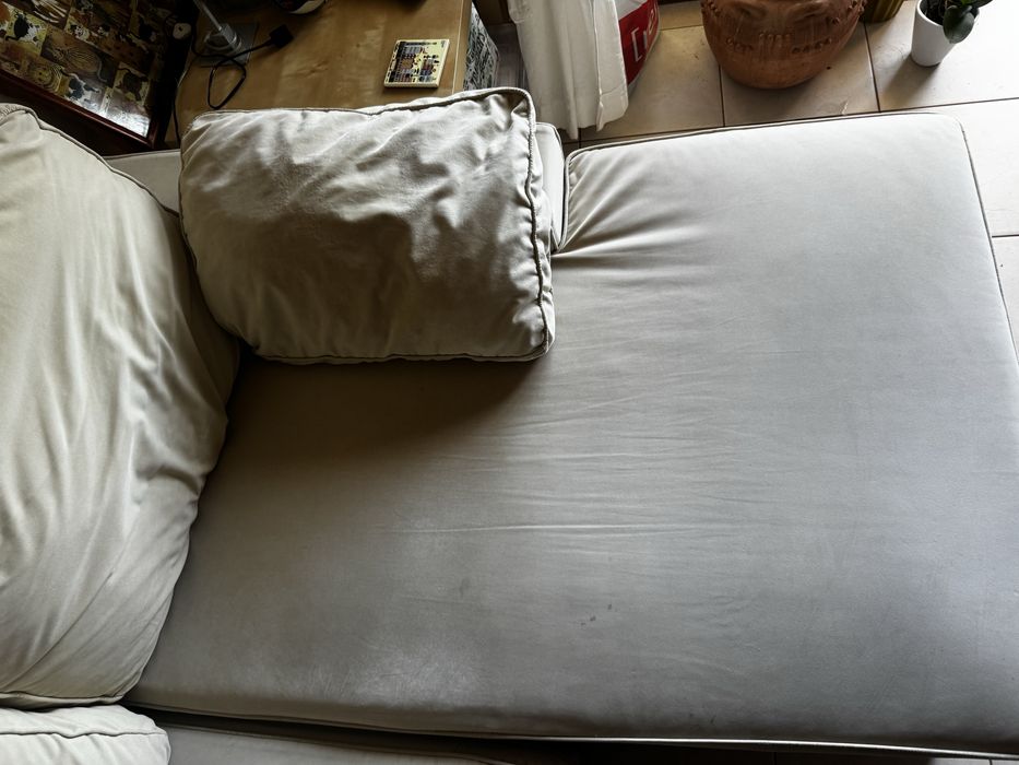 Sofa com chase long bege.
