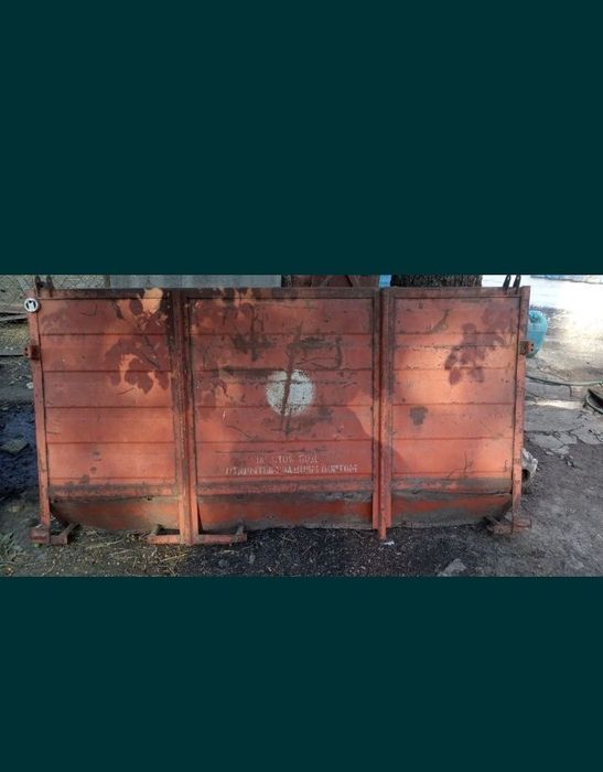 Борт тракторного причіпна