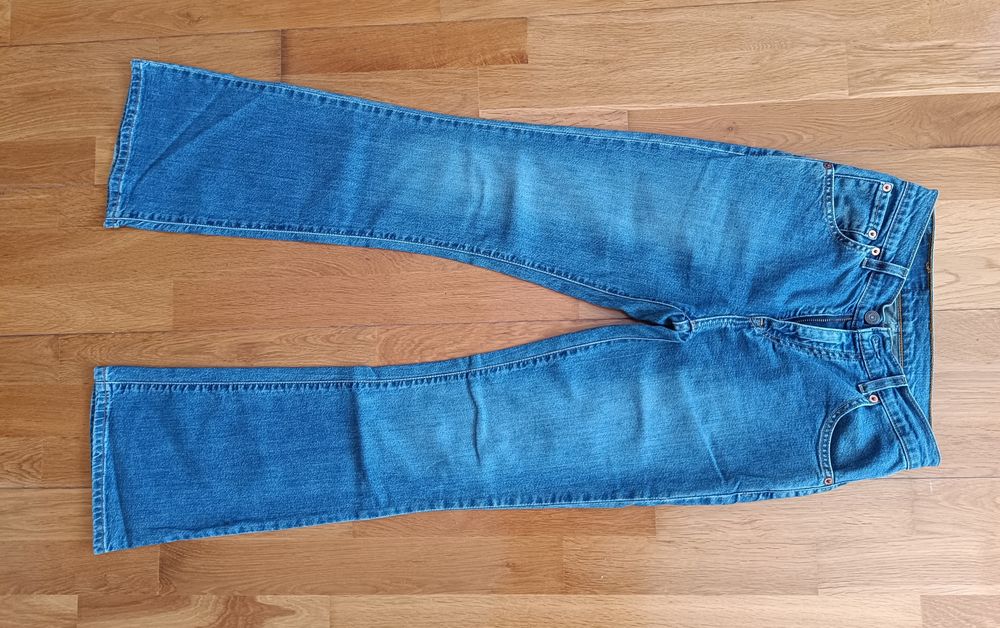 2 Calças de ganga Levi's Strauss Originais de mulher W27 L32.