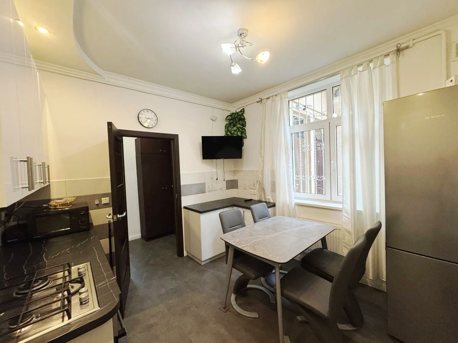 Продаж 2-кімнатної квартири в самому серці Львова в австрійському буди