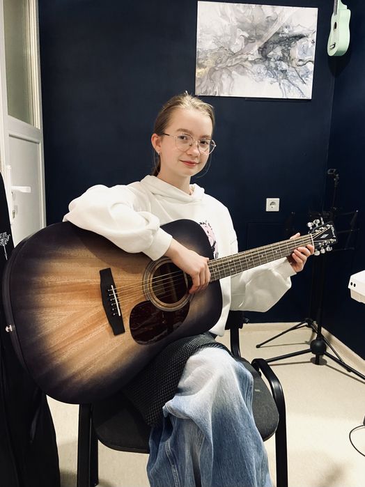 Навчу грати на єлектрогітарі,акустиці,укулеле