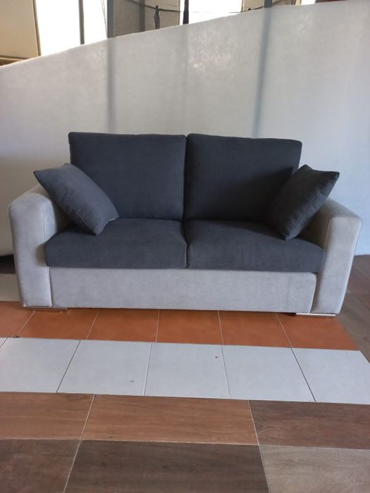 Sofá moderno totalmente novo
