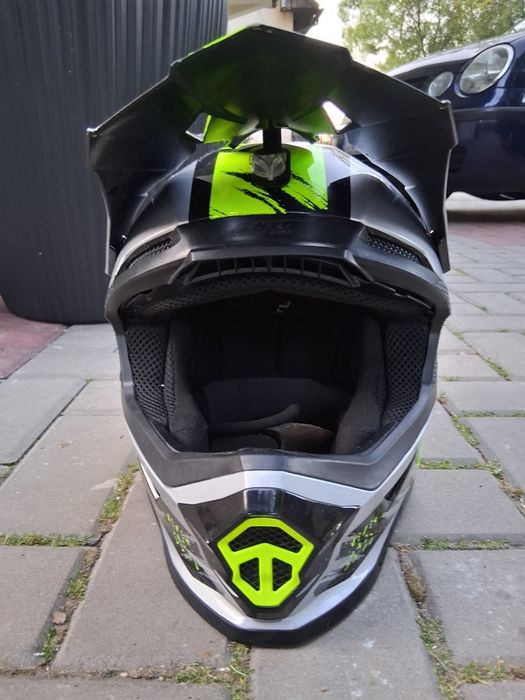 Witam sprzedam kask na cross SHOT