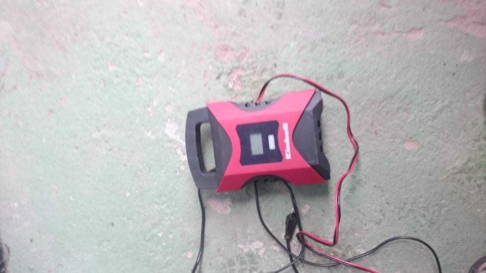 Prostownik do ładowania akumulatorów