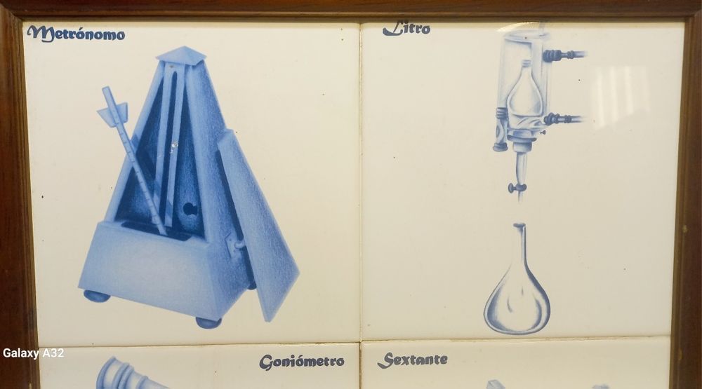 Azulejos em moldura.