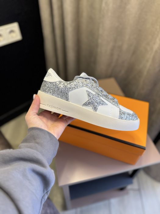 Кросівки    Нові