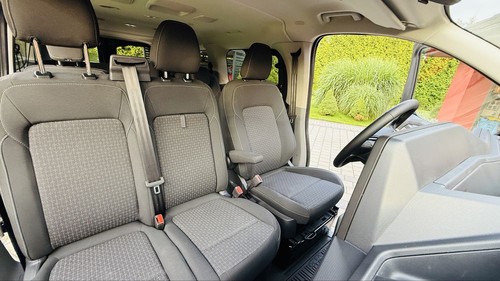 Wynajem busów FORD Custom 2.0L Ecoblue 2025r. automat. 9 osobowy, LED