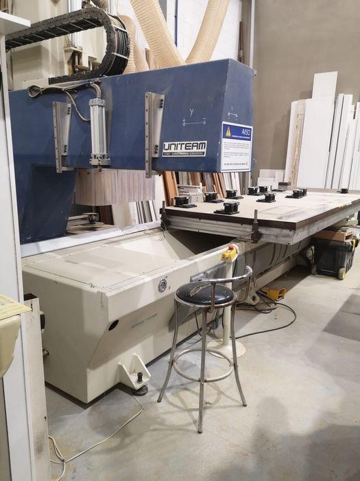 CNC UNITEAM 5 eixos para carpintaria/mobiliario