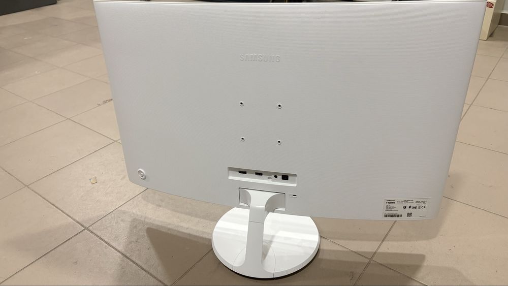 Монітор 32” продам монітор б/у Німеччина