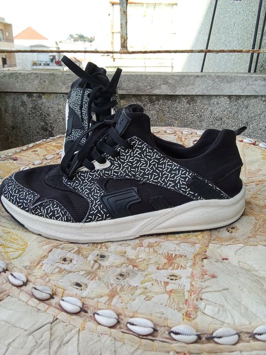 Ténis Fila pretas confortaveis