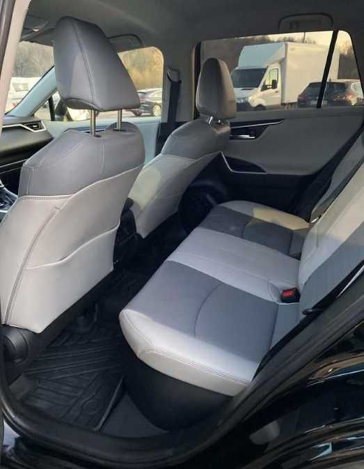 Toyota RAV4 2020 року