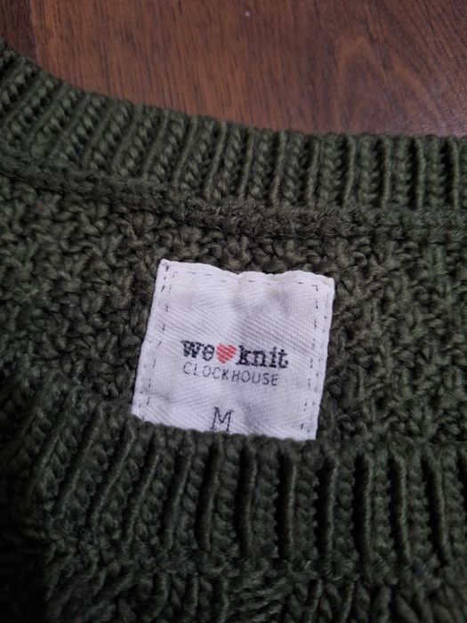 Zielony sweter khaki