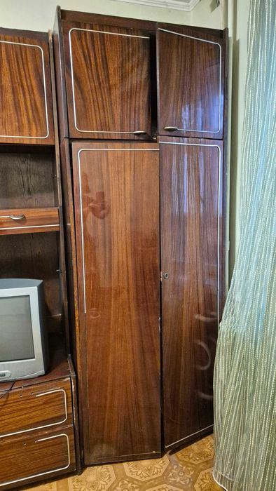 Меблі в гостинну. Стінка радянських часів.