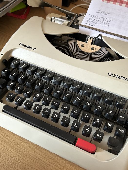Робоча Друкарська (печатна) машинка Olypmia укр літери