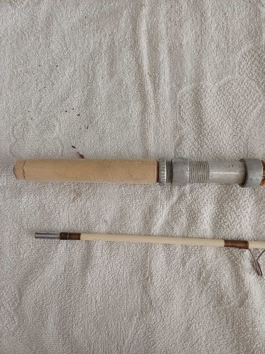 Cana de Pesca Vintage (Anos 70) em Fibra de Vidro Maciça - Clássica / Coleção
