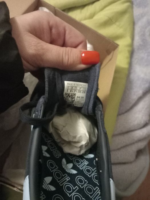 Vendo ténis novos adidas special j