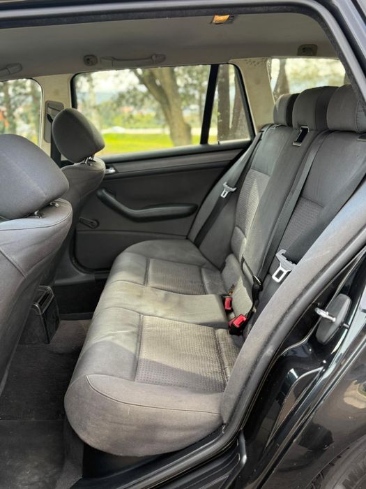 Bmw 318 DIESEL ano 2005 - muito nova