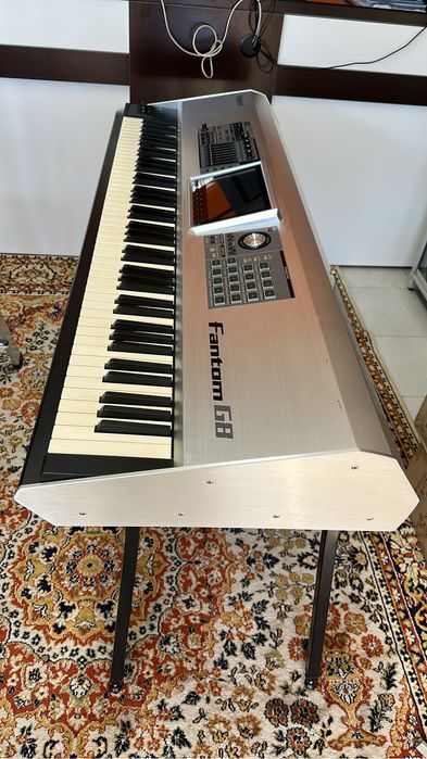 Roland Fantom - G8 semi novo, com placa exp. Roland - ARX-03 incluída