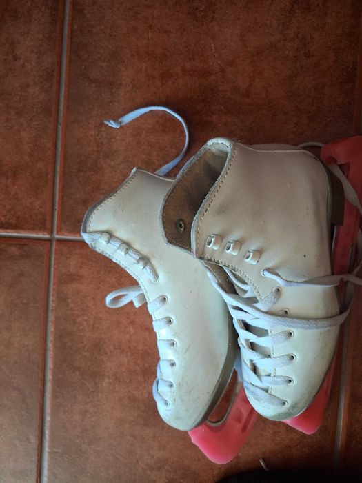 Patins brancos usados