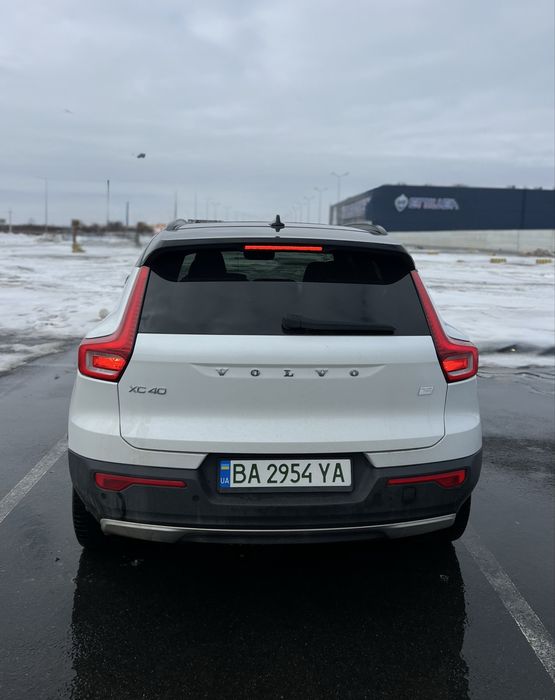 Volvo XC40 електро