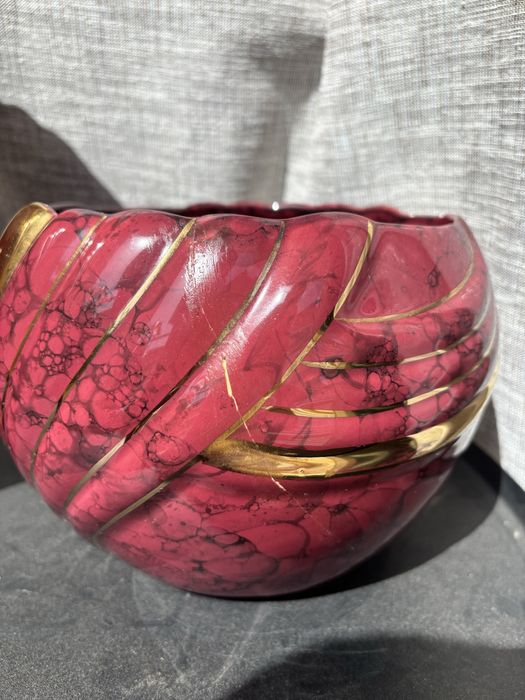 Conjunto vasos bordô com detalhes dourados