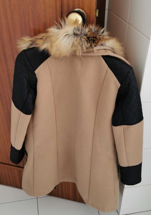 Casaco de fazenda, cor beije e preto, três quartos