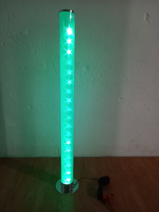 Kolorowa lampa. Sterowanie pilotem.