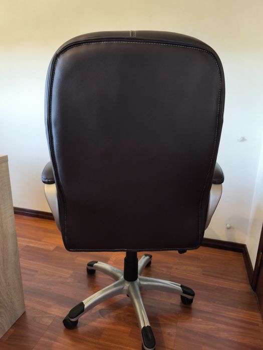 Cadeira de Escritório Executiva Regulável – Excelente Estado