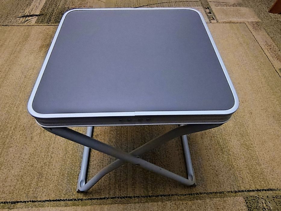 Składany stolik z.ciąganym  blatem