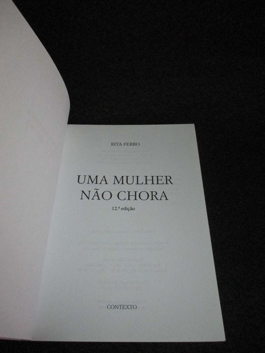 Livro Uma Mulher não chora Rita Ferro