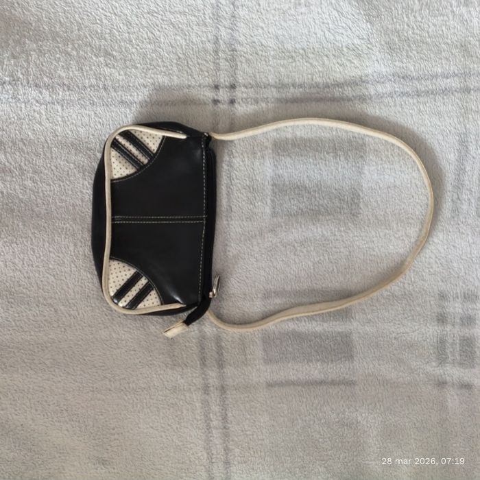 Mała torebka czarno biała