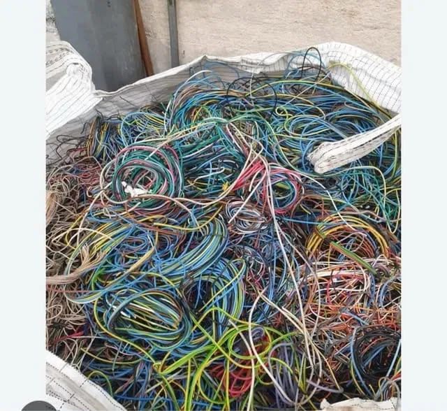Recolho fios e cabos de cobre e material eletrônico