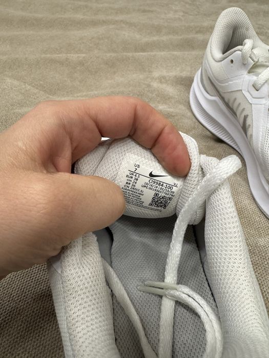 Кросівки бігові/в зал Nike білі