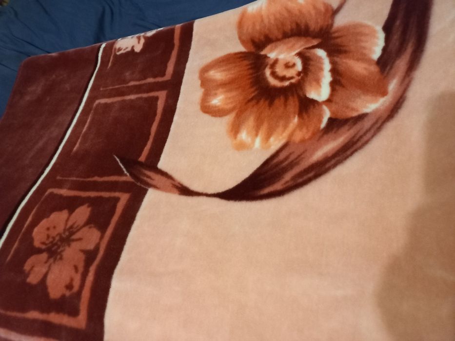 Очень толстое теплое двухспальное покрывало