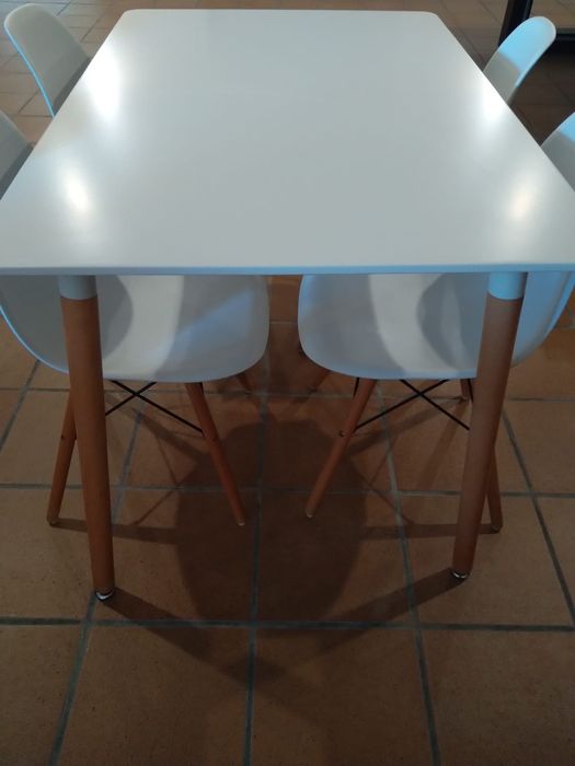 Mesa + 4 cadeiras