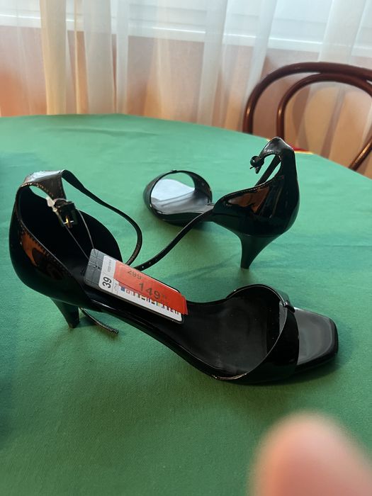 Gino Rossi sandaly na szpilce/czarne 39