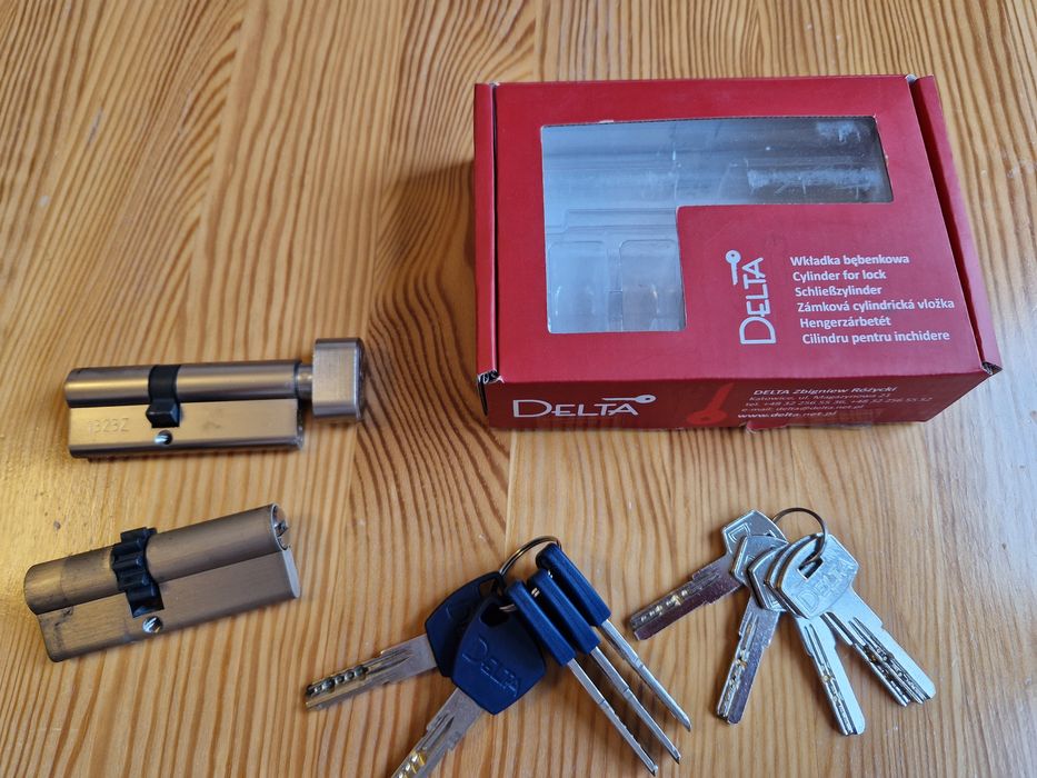 Wkładki do drzwi Delta