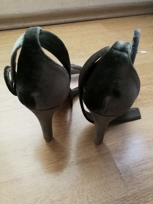 Nowe welurowe obcasy Khaki r. 38