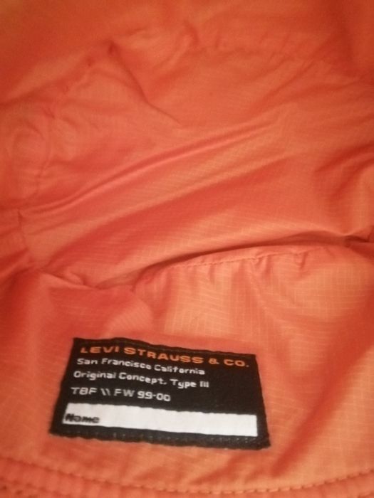 Vendo chapéu original da Levi's (portes incluídos)