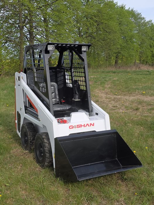 Mini ładowarka kołowa / Mini Skid Steer Loader – 700 kg udźwigu