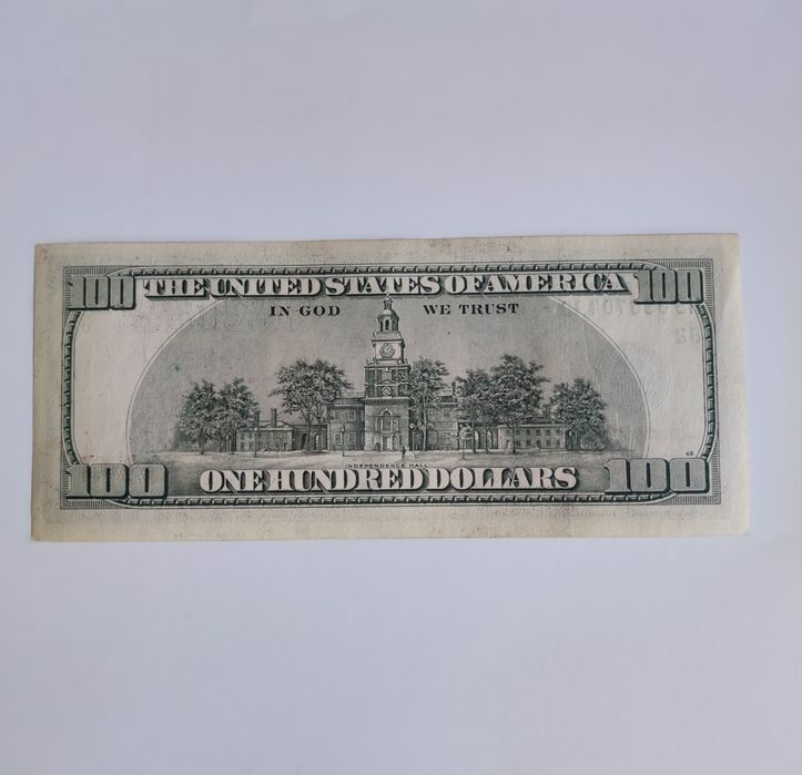 100 долларов со зведочкой